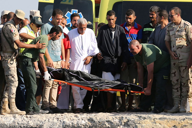 Al menos 108 personas muertas deja naufragio en Egipto