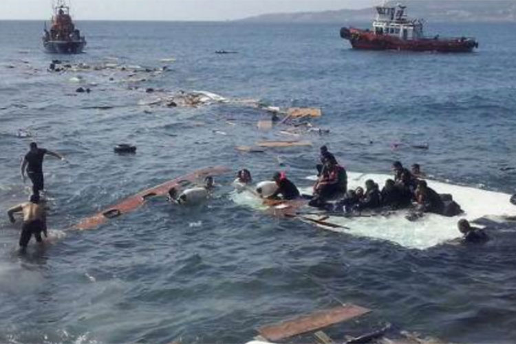 Naufraga barco con 600 inmigrantes frente a Egipto; mueren 30