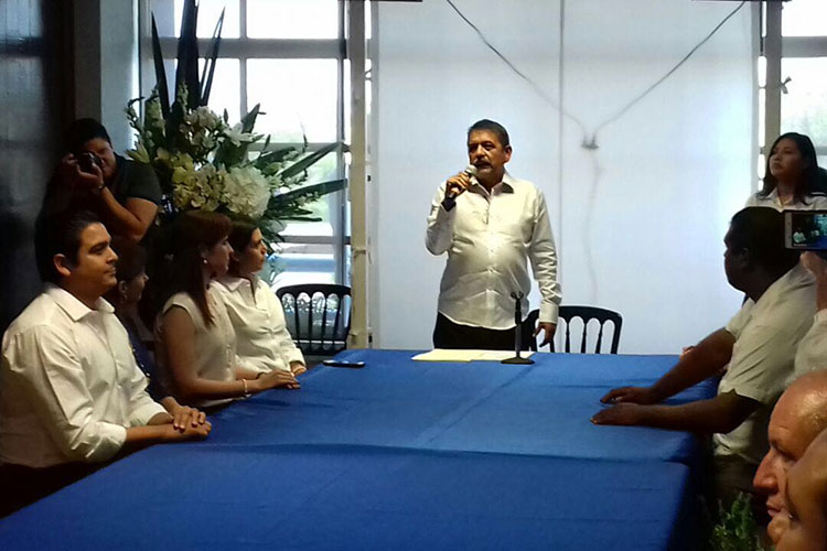 Punto por Punto Por la puerta trasera
