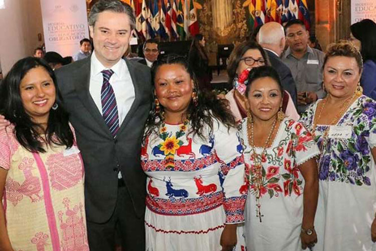 Modelo Educativo respetará diversidad lingüística en México: Nuño
