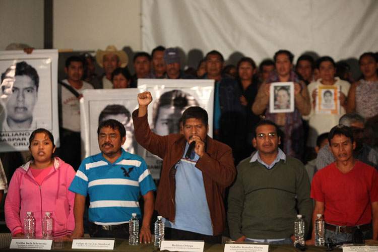 Padres de los 43 exigen justicia, castigo y verdad