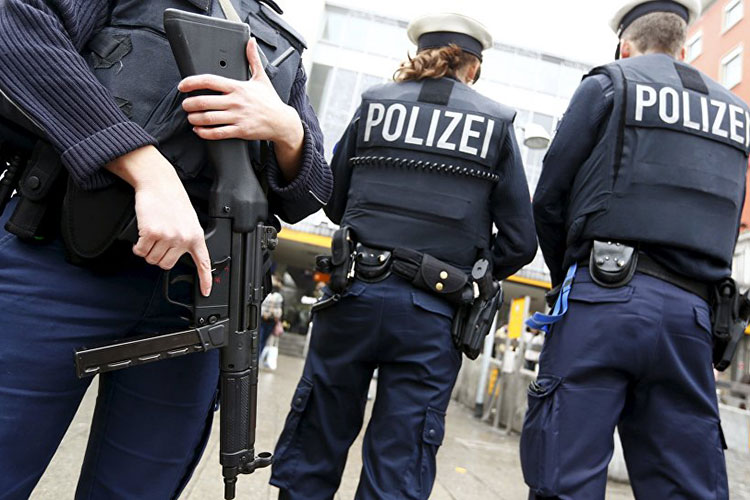 Caen tres presuntos terroristas del EI en Alemania