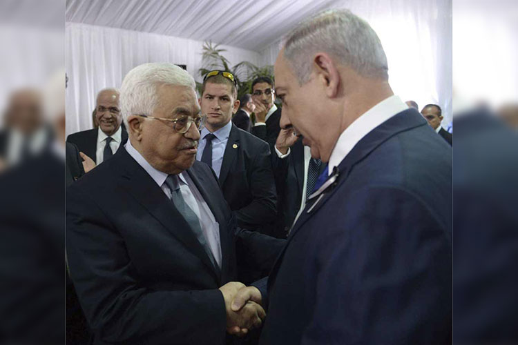 Netanyahu y Abbas se estrechan la mano en funeral de Shimon Peres