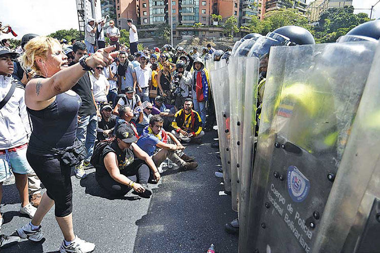 Se movilizan contra Maduro con la llamada: “Toma de Caracas”
