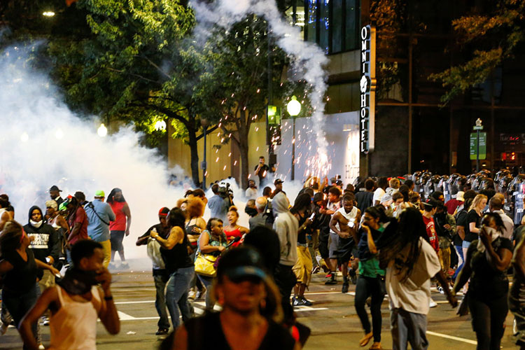 Al menos 44 detenidos en Charlotte, EEUU, tras violentas protestas