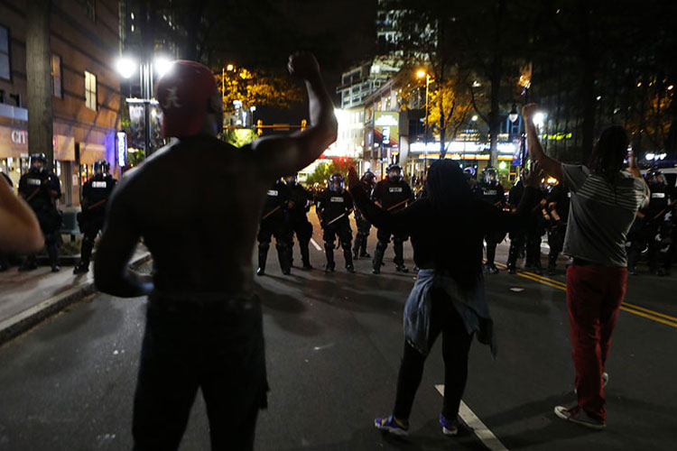 Estado de emergencia en Charlotte tras segunda noche de protestas