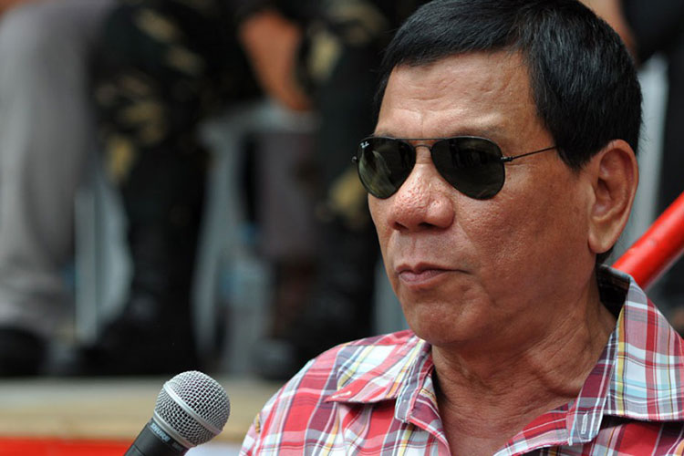 Presidente filipino se compara con Hitler