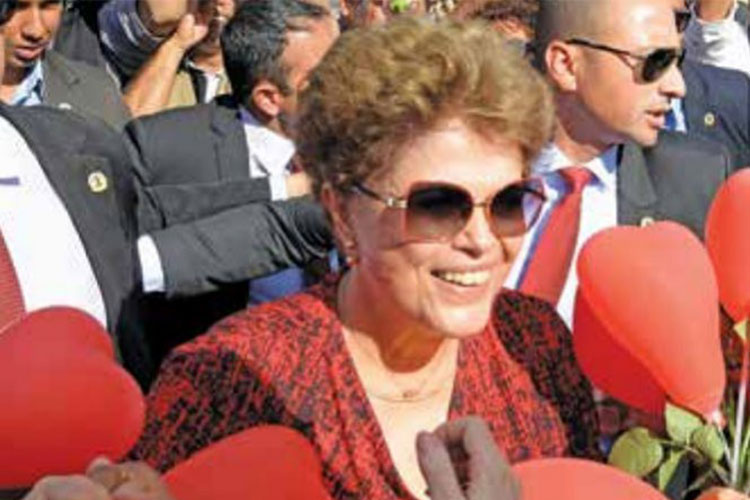 Expresidenta Rousseff deja la casa presidencial