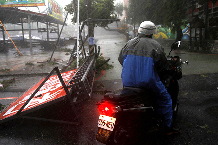 ‘Pega’ el Tifón Megi en Taiwán; Al menos 4 muertos y más de 260 heridos