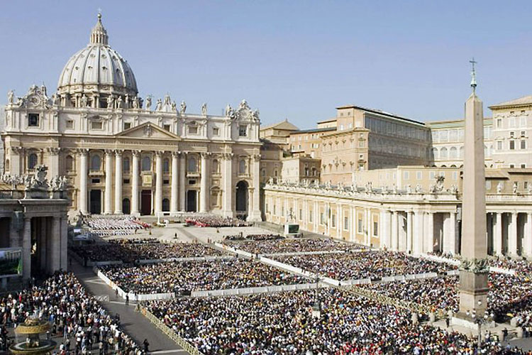 Miles llegan al Vaticano por canonización de Madre Teresa de Calcuta