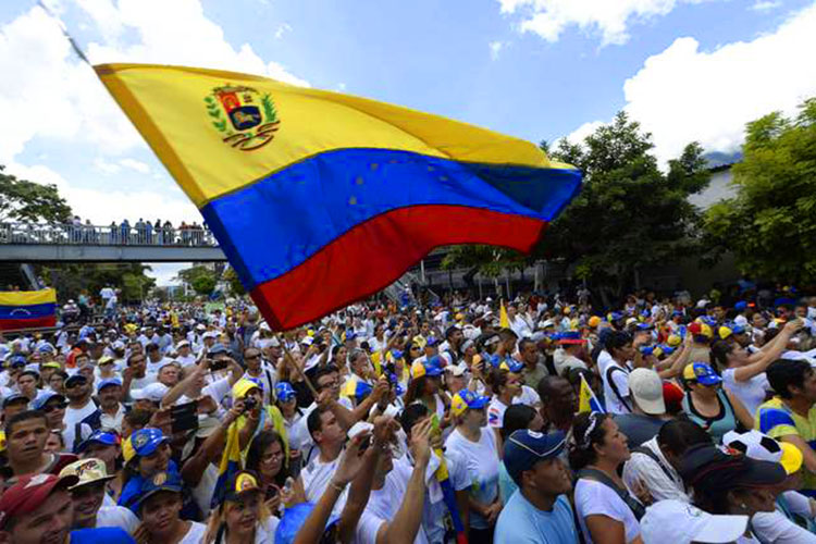 Masiva demanda de referendo en Venezuela