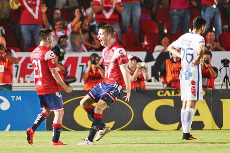 ‘Los tiburones’ sacan los dientes y derrota al campeón Pachuca