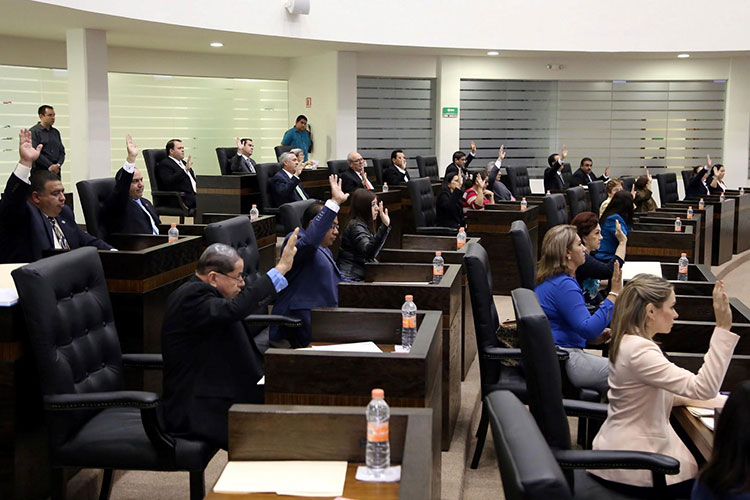 Una Tras Otra Diputados del PRI dejan los rayones