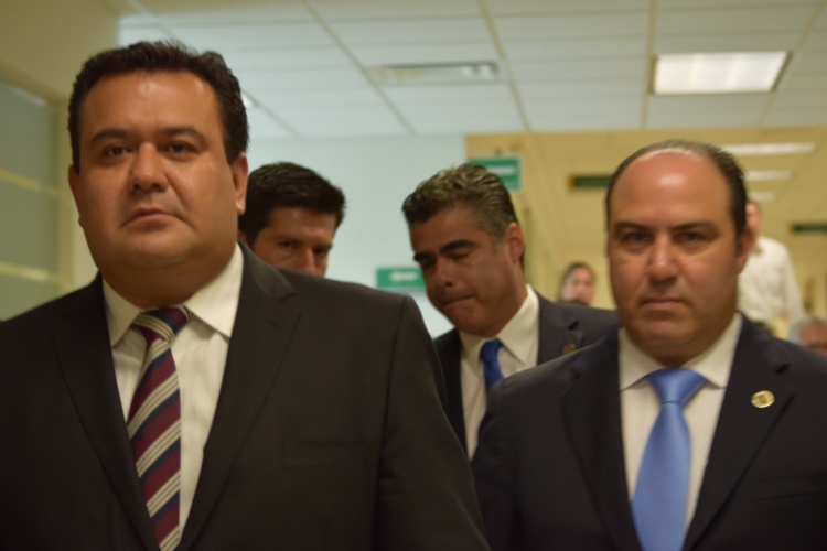 Entrevistan Diputados a Irving Barrios Mojica