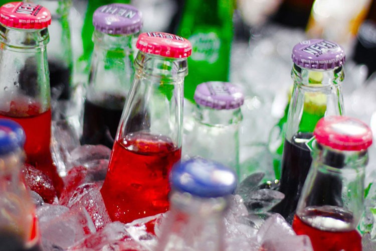 Más impuestos a bebidas azucaradas para frenar la obesidad: OMS
