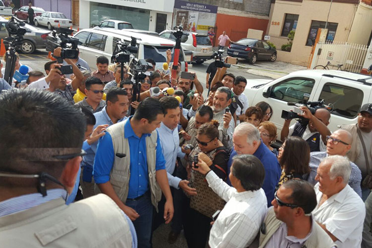 Cien días, prácticas del pasado: Gobernador