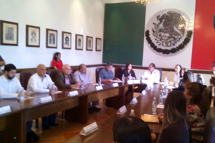 Propone Regidora se le descuente sueldo para niños vulnerables