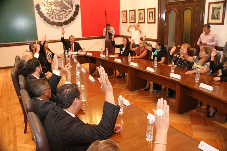 Nombra Almaraz gabinete para rescatar a Victoria