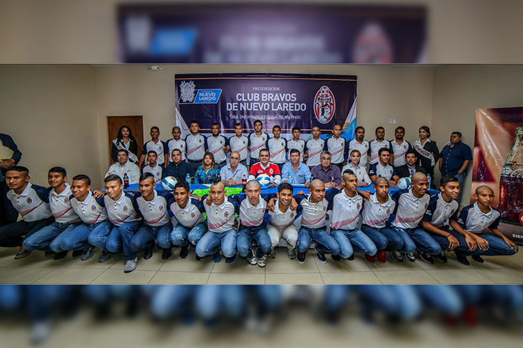 Presentan el equipo de fútbol Club Bravos de Nuevo Laredo