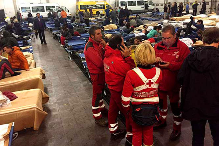 Suman 3 mil damnificados por sismos en el centro de Italia