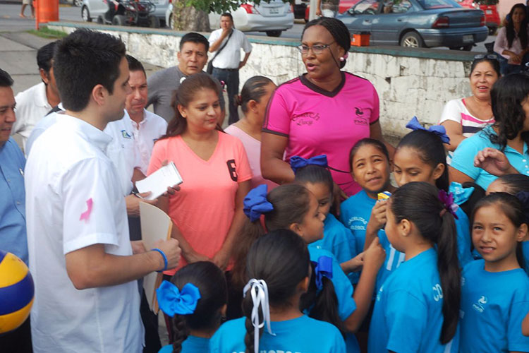 Llueven peticiones a Director del INDE