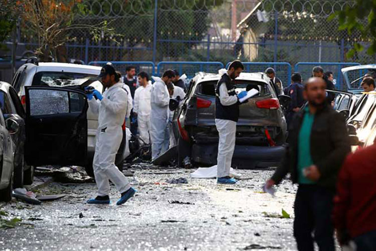 Al menos 5 heridos tras explosión en oficina de policía de Estambul