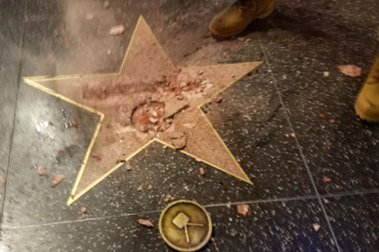 Destruyen estrella de Trump en Hollywood