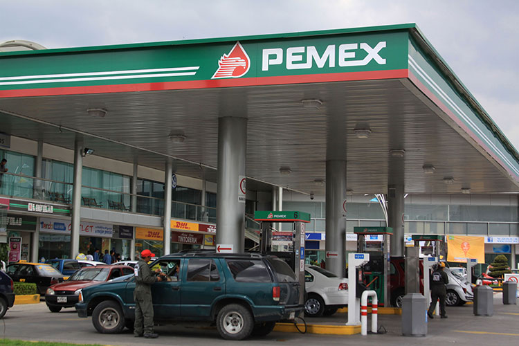 Ingresos por gasolina ‘empatan’ a petroleros