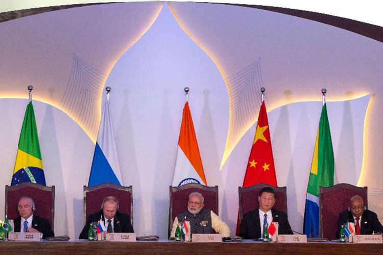 Economía mundial sigue frágil, advierte China en cumbre BRICS
