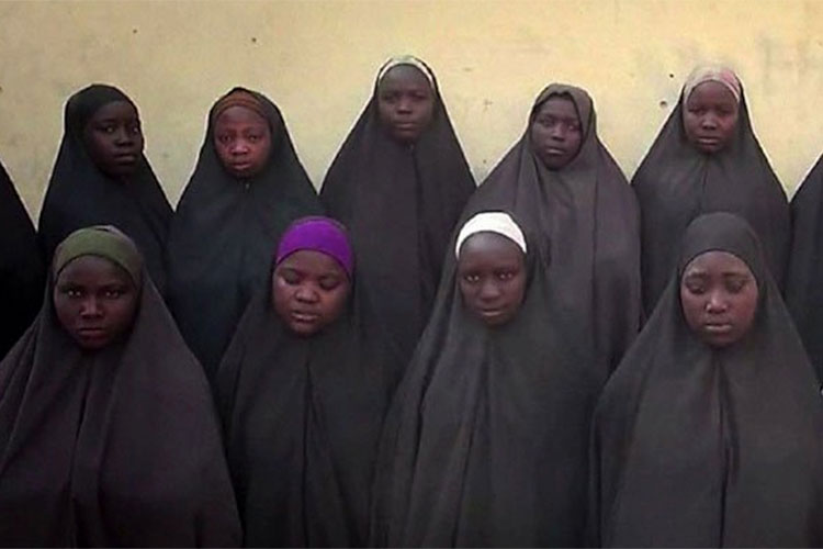Boko Haram libera a 21 de las 200 niñas secuestradas
