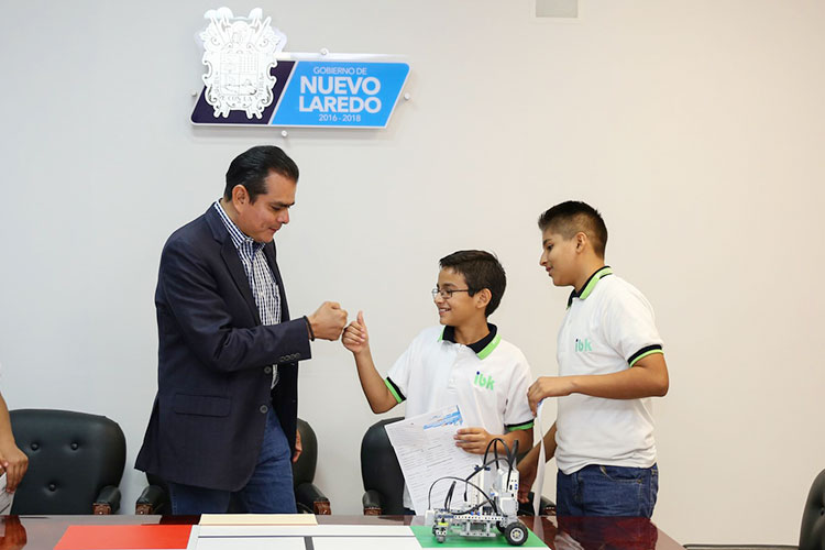 Reconoce Alcalde a niños que ganan pase a Mundial de Robótica