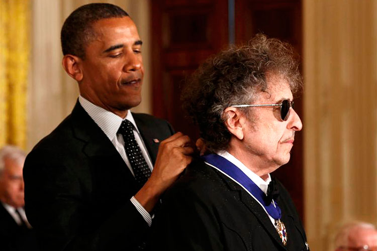 “No hay mayor gigante en la historia”: Obama felicita a Bob Dylan