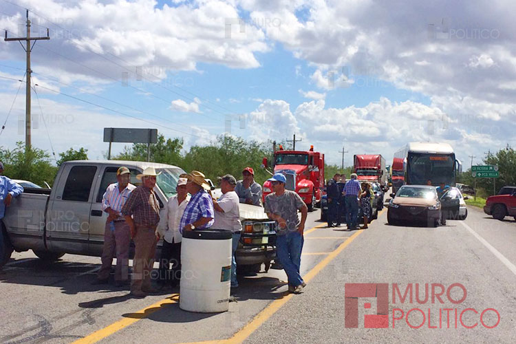 Retiran bloqueo carretero bajo consigna