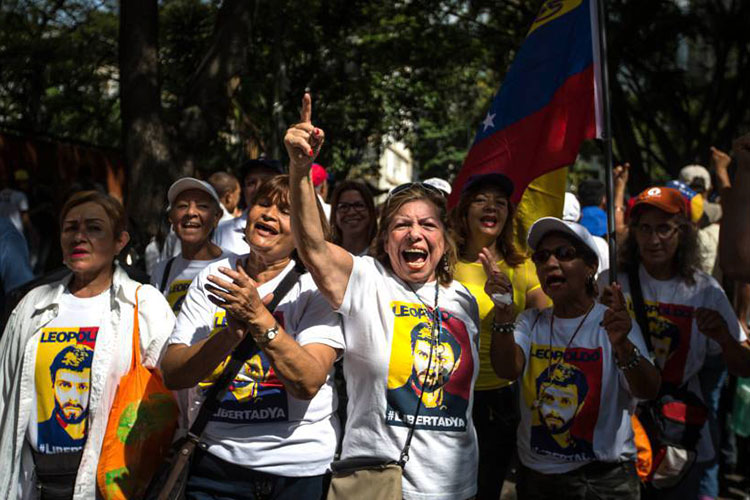 Más de 100 heridos en las protestas contra Maduro en Venezuela