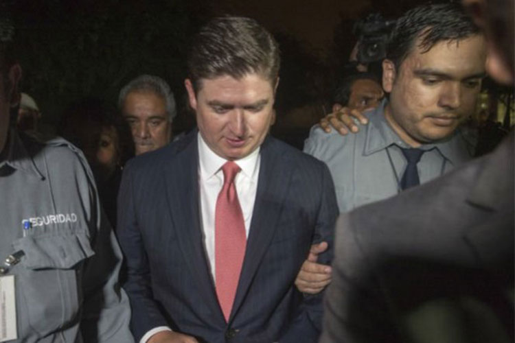Defensa de Rodrigo Medina acude a audiencia