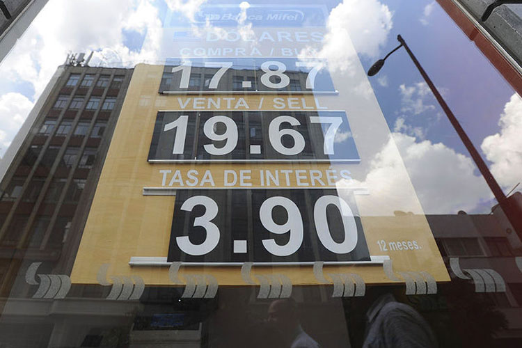 El Petróleo favorece a la divisa mexicana, el dólar baja a $19.55