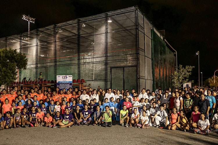 Entrega alcalde Enrique Rivas moderna cancha de frontón