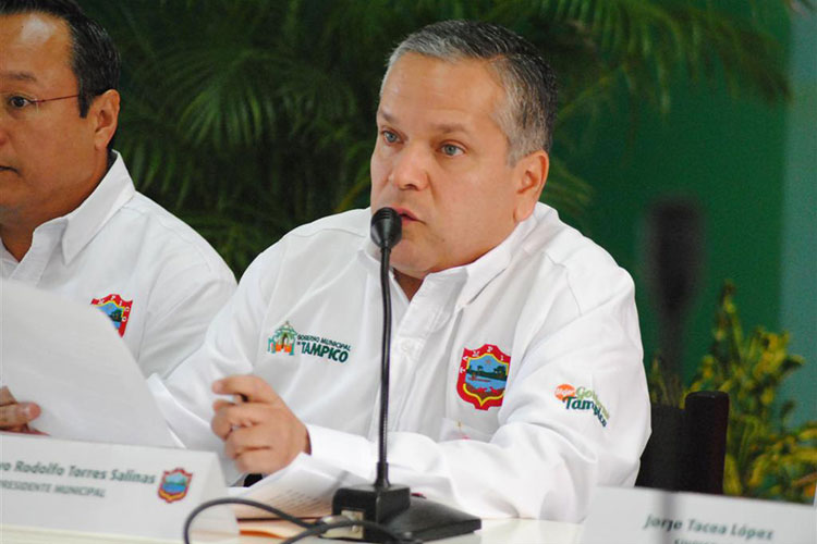 Denunciarán ante el Congreso a Gustavo Torres Salinas