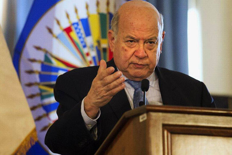 Insulza se lanza a la Presidencia de Chile
