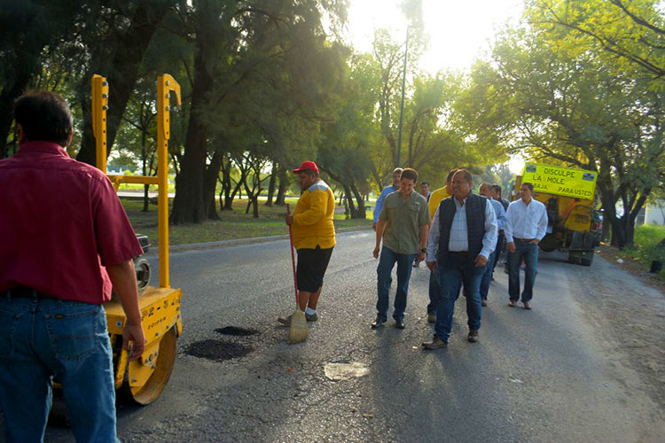 Intensifican labor de bacheo en Victoria