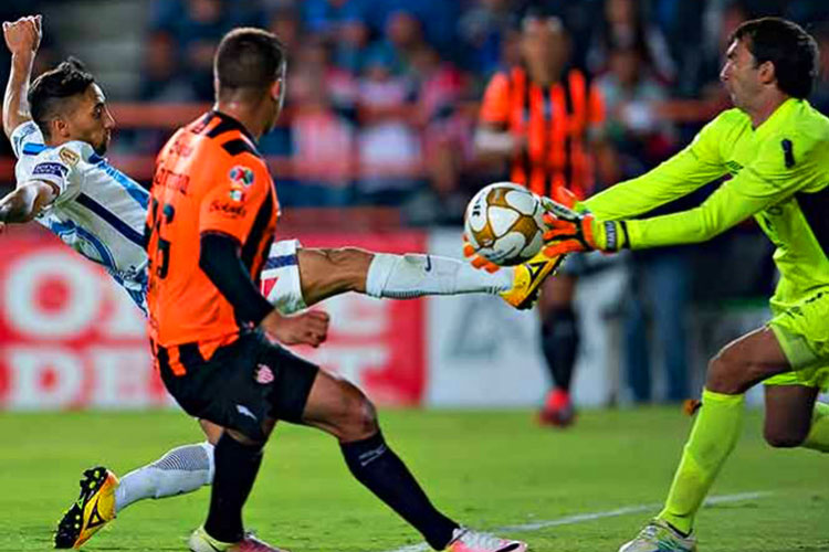 Barovero mete a Necaxa a semifinales