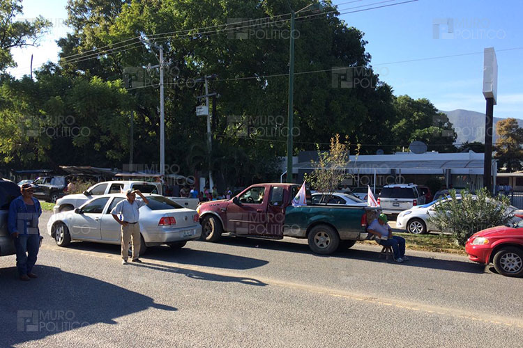Termina tolerancia de CCC y bloquea calzada a Tamatán
