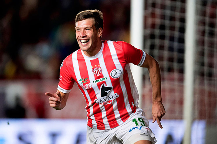 Necaxa toma ventaja ante Tuzos