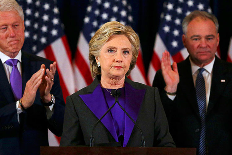 Clinton: ‘Ofrecí a Donald Trump trabajar con él por nuestro país’