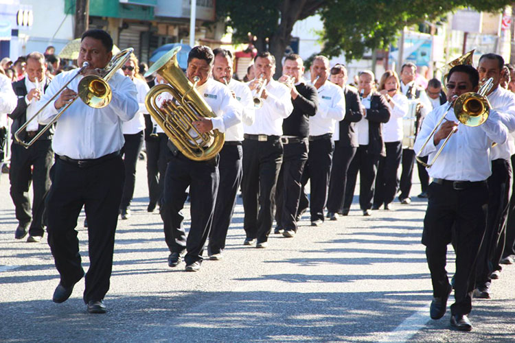 En Victoria desfilan la Revolución más de cinco mil