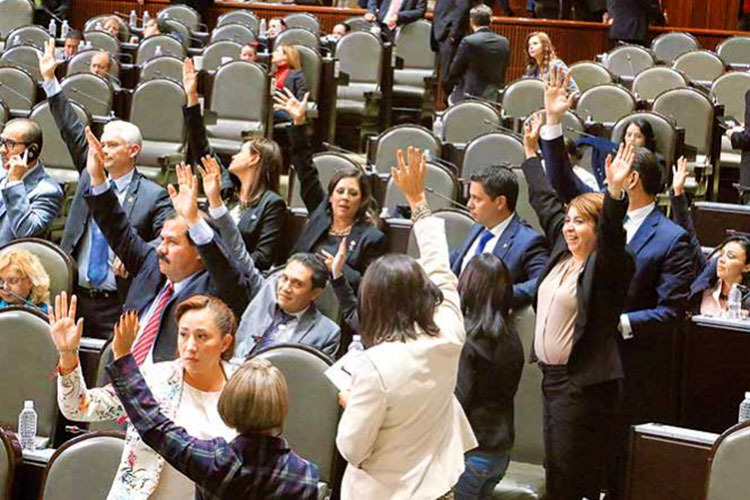 Diputados se premian por atender gente; recibirán bolsa de 33.7 mdp
