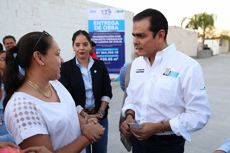 Entrega Enrique Rivas obras de pavimentación