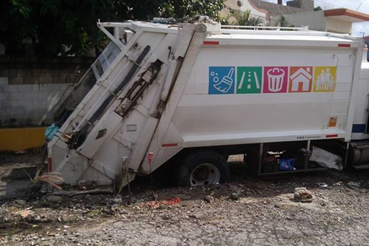 Nuevo hundimiento en Madero; culpan a Comapa