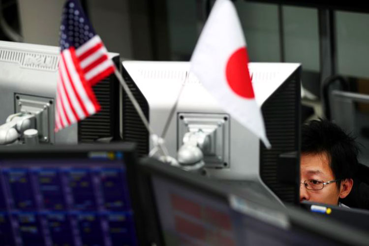 Finanzas de Japón llama a reunión de emergencia por efecto Trump