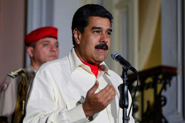 La revolución va a continuar, advierte Maduro